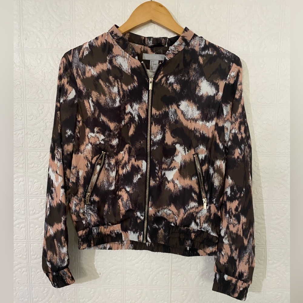 H&M | Printed bomber jacket with gold zipper | Size 6